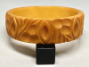 BB492 scoop & line carved butterscotch bakelite bangle